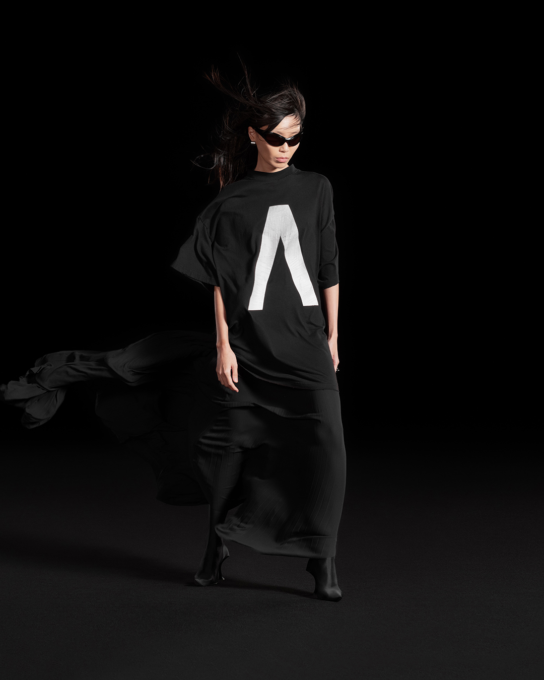 バレンシアガ初、楽曲を取得できるNFCチップ内蔵の服を発売 Balenciaga 
